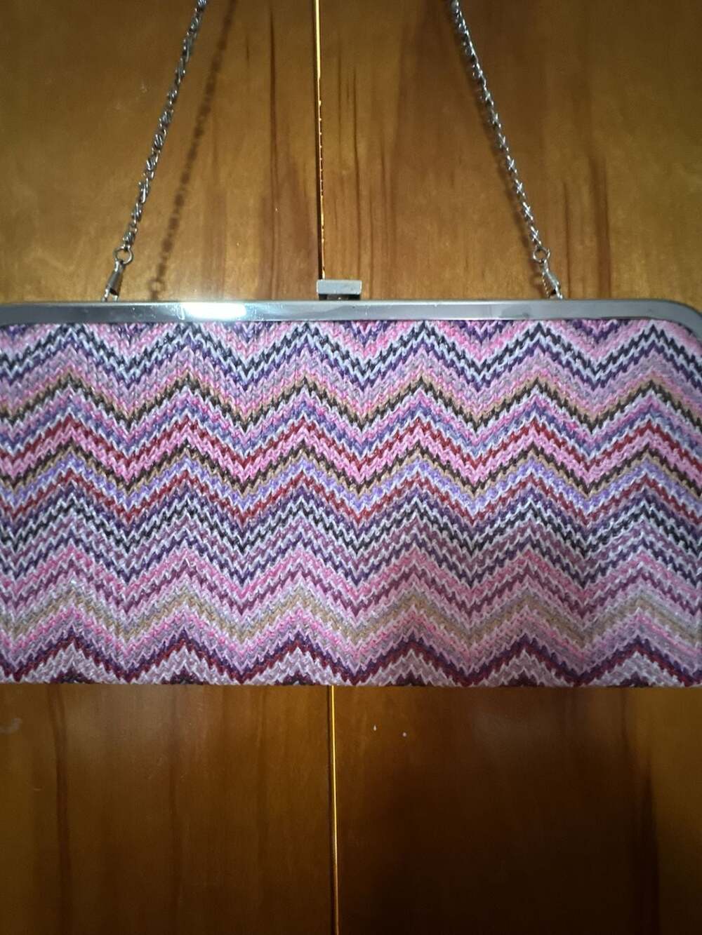 Chevron Print Woven Hard Clutch Crossbody Bag Pink Purple Silver Chain - Picture 2 of 4